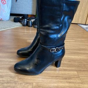 Tall black boots 7.5 wide